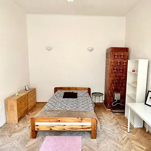 Bedroom Near The Bus And Train Station Краков