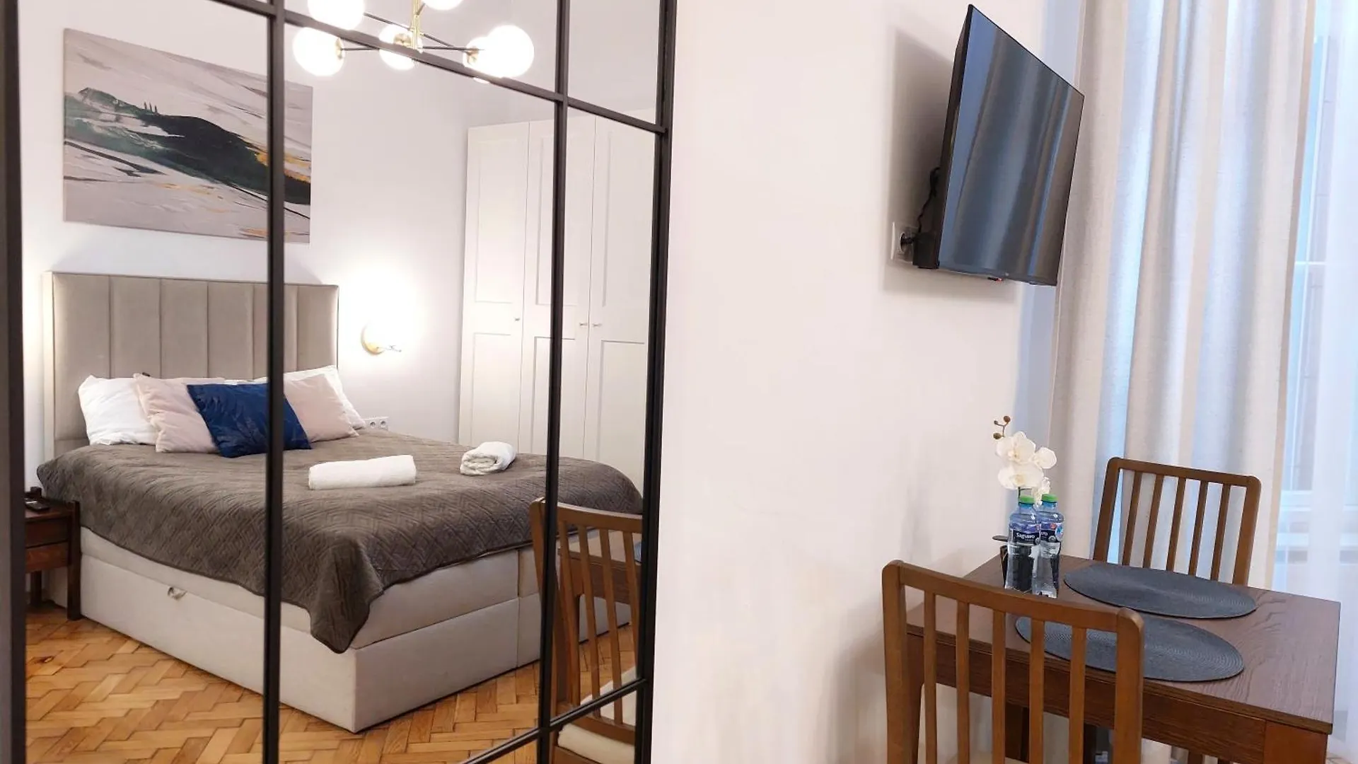 Unique Style Apartments Old Town - 25 Min From The Airport - By Homelike Kraków 0*,  Polska